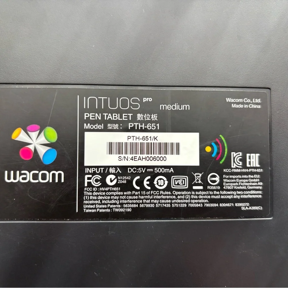 Wacom Intuos Pro PTH‑651 – Medium Pen & Touch Tablet